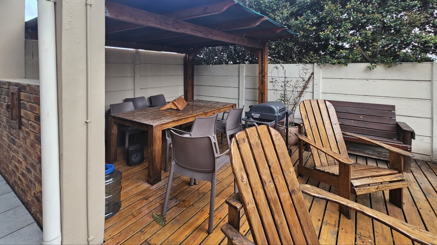 5 Bedroom Property for Sale in Voelklip Western Cape